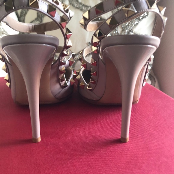 ❌SOLD ❌ Valentino Rockstud T-Strap Pump - Picture 6 of 8